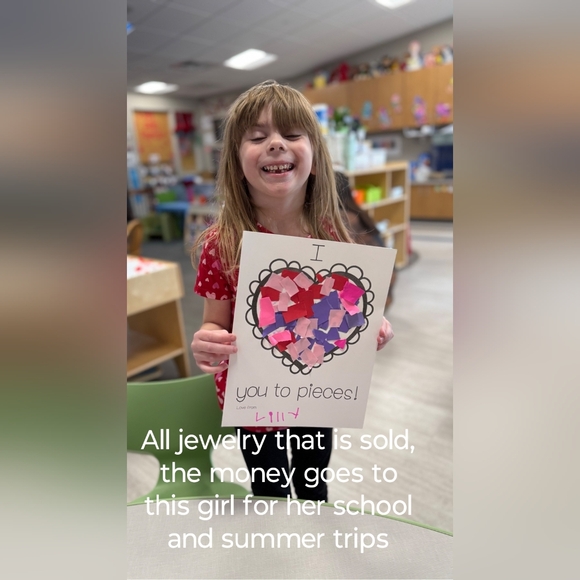 Vintage Avon knot earrings - Picture 4 of 4